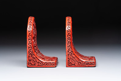 A pair of Chinese cinnabar lacquer bookends, a covered box and a brush washer, 19/20th C.