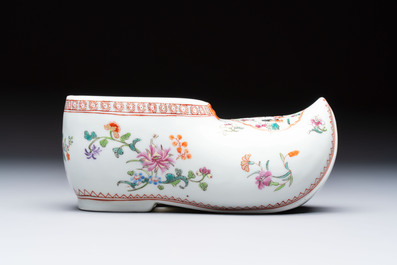 A famille verte-style armorial covered vase, a jar and a clog-shaped bowl, Samson, Paris, 19th C.