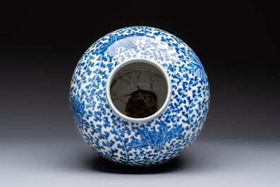 A Chinese blue and white 'Lotus Scroll' vase, 19th C.