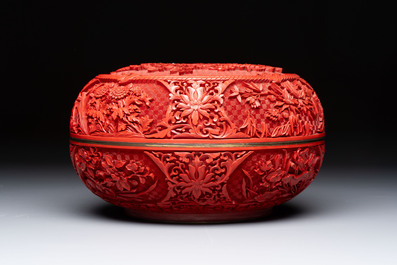 A Chinese cinnabar lacquer 'Flower Basket' box and cover, 19/20th C.