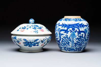 A Chinese blue and white jardini&egrave;re with stand, a 'Chilong' jar and a famille rose covered tureen, Guanyao 官窑 mark, 19th C.
