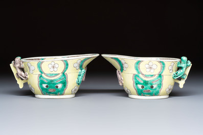 A pair of Chinese verte biscuit libation cups, 19th C.
