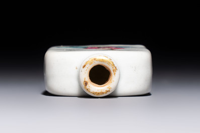 A Chinese famille rose 'Wu Shuang Pu' snuff bottle, Daoguang mark, 19th C.