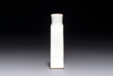 A Chinese famille rose 'Wu Shuang Pu' snuff bottle, Daoguang mark, 19th C.