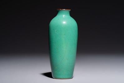 A Chinese Swatow green-glazed vase, 19th C.