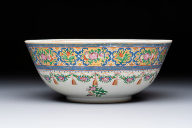 A Chinese Canton famille rose bowl with floral design for the Islamic market, 19th C.
