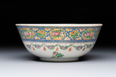 A Chinese Canton famille rose bowl with floral design for the Islamic market, 19th C.