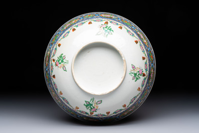 A Chinese Canton famille rose bowl with floral design for the Islamic market, 19th C.