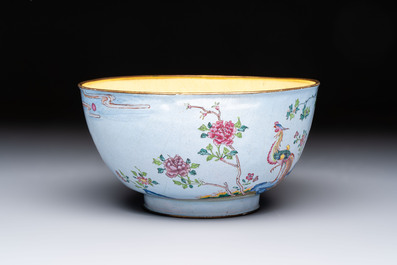 A Chinese Canton enamel 'Phoenix' bowl, Wan Yanchang Zhi 萬延常製 mark, 18th C.