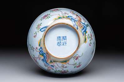 A Chinese Canton enamel 'Phoenix' bowl, Wan Yanchang Zhi 萬延常製 mark, 18th C.
