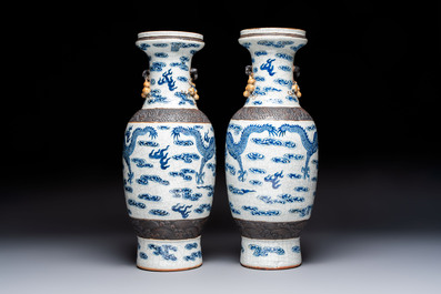 A pair of Chinese blue and white Nanking crackle-glazed 'Dragons' vases, 19th C.