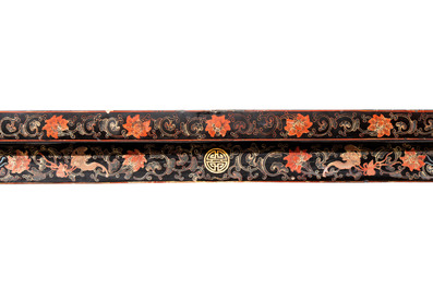 A fine Chinese gilt-lacquered wooden altar table, tiaoan, 18/19th C.