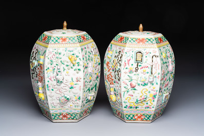 A pair of Chinese famille rose 'Antiquities' vases and covers, 19th C.