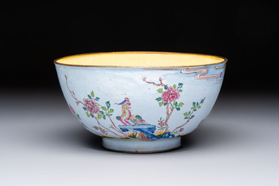 A Chinese Canton enamel 'Phoenix' bowl, Wan Yanchang Zhi 萬延常製 mark, 18th C.