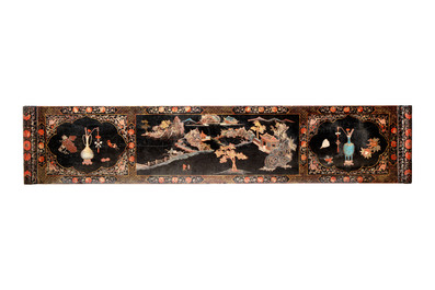 A fine Chinese gilt-lacquered wooden altar table, tiaoan, 18/19th C.