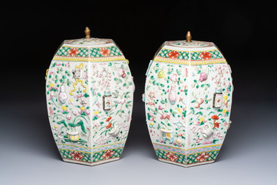 A pair of Chinese famille rose 'Antiquities' vases and covers, 19th C.