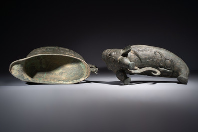 A rare and large Chinese archaistic bronze pouring vessel and cover, Gong 觥, Qing