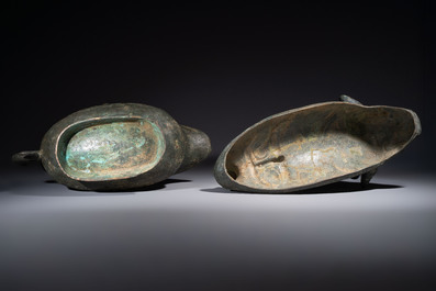 A rare and large Chinese archaistic bronze pouring vessel and cover, Gong 觥, Qing