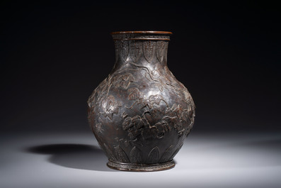A fine Japanese bronze vase with vines and insects design, Okazaki Sessei 岡崎雪聲 mark, Meiji, 19/20th C.