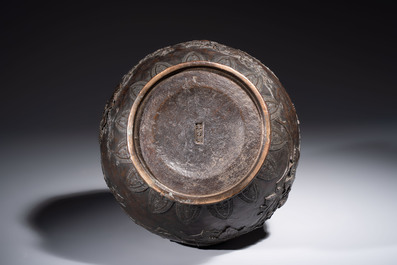 A fine Japanese bronze vase with vines and insects design, Okazaki Sessei 岡崎雪聲 mark, Meiji, 19/20th C.