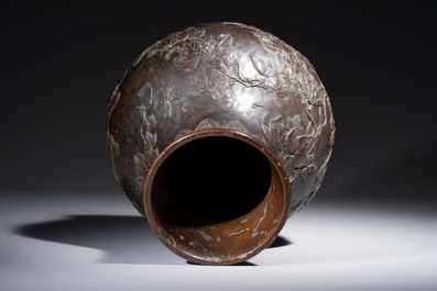 A fine Japanese bronze vase with vines and insects design, Okazaki Sessei 岡崎雪聲 mark, Meiji, 19/20th C.