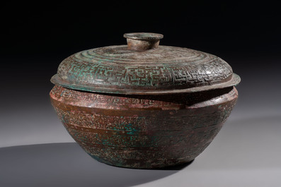 A Chinese archaic bronze serving vessel and cover, Eastern Zhou/Spring and Autumn