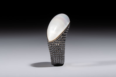 A Vhernier 'Fuseau' ring, 18kt gold, set with black diamonds, white mother-of-pearl and crystal, Italy, 21st C.