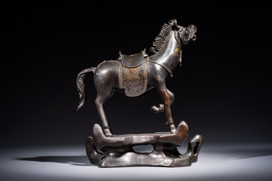 A large Chinese bronze horse-shaped incense burner and cover, 17/18th C.