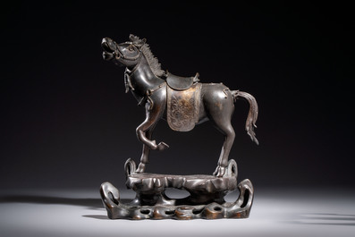 A large Chinese bronze horse-shaped incense burner and cover, 17/18th C.