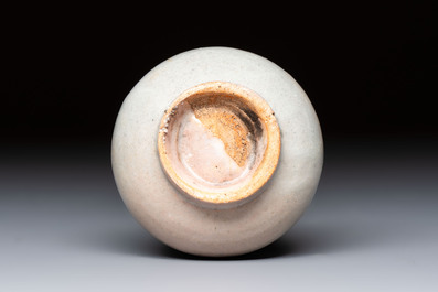 A Korean white-glazed vase and bowl, Joseon, 16th C.