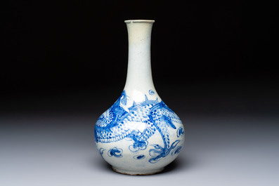A Korean blue and white 'Dragon' bottle vase, Joseon, 19th C.