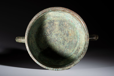 An inscribed Chinese archaic bronze food vessel, Gui 簋, Western Zhou