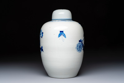 A Chinese blue and white 'Pheasants among Flowering Branches' jar and cover, 19th C.