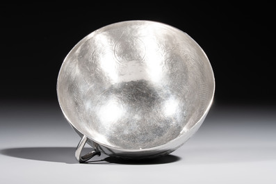 A fine Vietnamese silver saucer and handled bowl, Lei 雷 mark, 19th C.