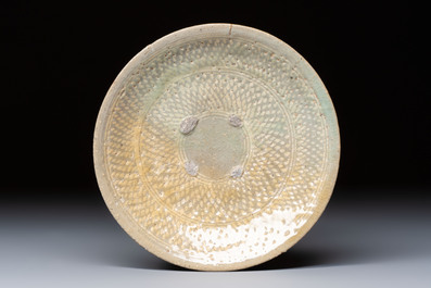 A Korean slip-inlaid celadon dish and bowl, Joseon, 14/16th C.