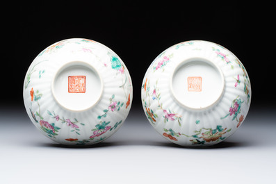 A pair of Chinese famille rose 'Cricket' bowls, Tongzhi marks, 19th C.