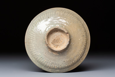 A Korean slip-inlaid celadon dish and bowl, Joseon, 14/16th C.