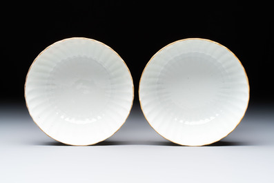A pair of Chinese famille rose 'Cricket' bowls, Tongzhi marks, 19th C.