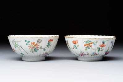 A pair of Chinese famille rose 'Cricket' bowls, Tongzhi marks, 19th C.