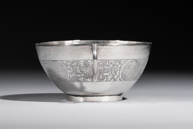 A fine Vietnamese silver saucer and handled bowl, Lei 雷 mark, 19th C.