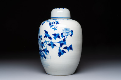 A Chinese blue and white 'Pheasants among Flowering Branches' jar and cover, 19th C.