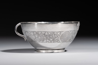 A fine Vietnamese silver saucer and handled bowl, Lei 雷 mark, 19th C.