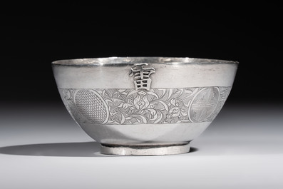 A fine Vietnamese silver saucer and handled bowl, Lei 雷 mark, 19th C.
