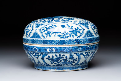 A circular Chinese blue and white box and cover, Wanli mark and of the period