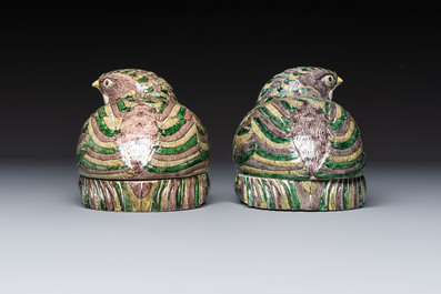 A pair of Chinese turquoise-glazed ducks and a pair of verte biscuit quail-form covered boxes, 20th C.