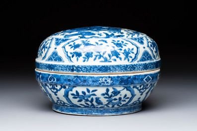 A circular Chinese blue and white box and cover, Wanli mark and of the period