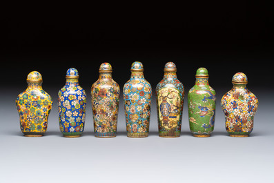 A collection of 12 Chinese cloisonn&eacute; snuff bottles with floral design, 19/20th C.