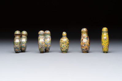 A collection of 12 Chinese cloisonn&eacute; snuff bottles with floral design, 19/20th C.