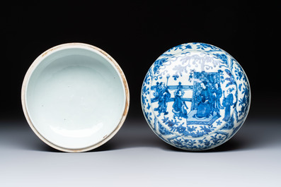 A circular Chinese blue and white box and cover, Wanli mark and of the period