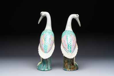 A pair of large Chinese famille rose cranes, 20th C.